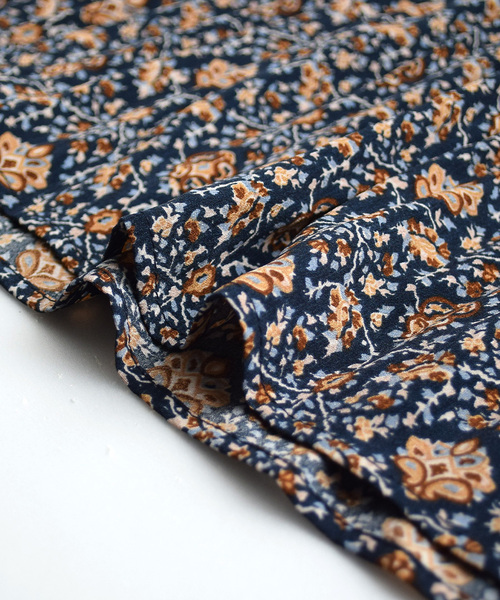 zootie（ズーティー）の「【見た目を裏切るあたたかさ】フリース裏地付き 花柄マイクロプリーツスカート（スカート・レディース・ネイビー/ブラック/ブラウン/ブラック系その他/グリーン/グレイッシュブルー/ホワイト系その他/ライトカーキ/ミント/ブラウン系その他/ベージュ/ホワイト系その他2/ブラウン系その他2・M）」の15枚目の写真