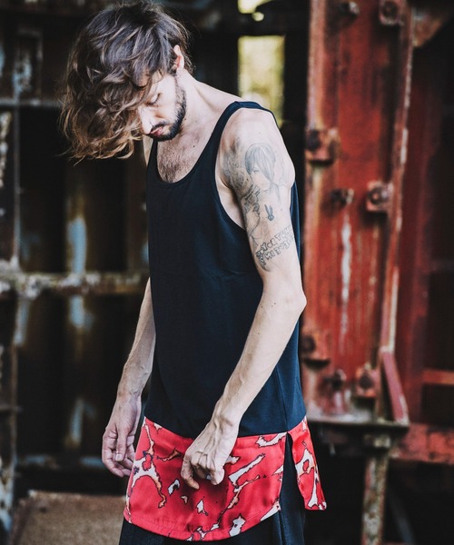 NO ID.（ノーアイディ）の「【NO ID.】Switching Hemline Long Tank Top / スイッチング ヘムライン ロング タンクトップ（タンクトップ・メンズ・ブラック/レッド/グリーン/マスタード・ONE SIZE）」の4枚目の写真