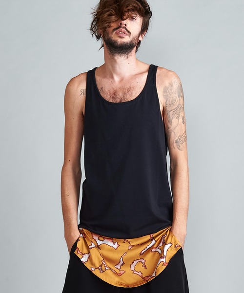 NO ID.（ノーアイディ）の「【NO ID.】Switching Hemline Long Tank Top / スイッチング ヘムライン ロング タンクトップ（タンクトップ・メンズ・ブラック/レッド/グリーン/マスタード・ONE SIZE）」の3枚目の写真