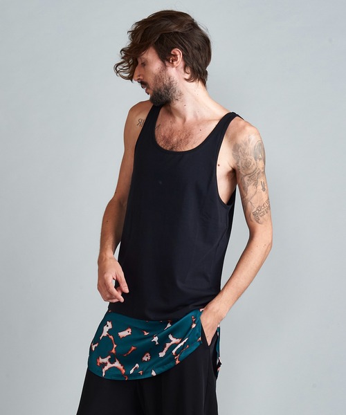 NO ID.（ノーアイディ）の「【NO ID.】Switching Hemline Long Tank Top / スイッチング ヘムライン ロング タンクトップ（タンクトップ・メンズ・ブラック/レッド/グリーン/マスタード・ONE SIZE）」の14枚目の写真