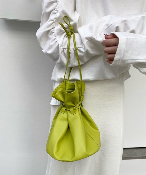 DouDou（ドゥドゥ）の「ドロストショルダー（ショルダーバッグ・レディース・ベージュ/グリーン・FREE）」の2枚目の写真