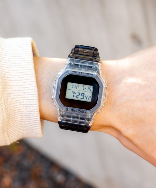 G-SHOCK（ジーショック）の「【CASIO/G-SHOCK】スクエアフェイス DW-5600SK-1（アナログ腕時計・メンズ・ホワイト系・FREE）」の3枚目の写真