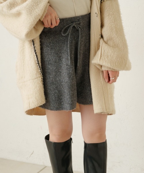 Kastane（カスタネ）の「リブニットショートパンツ（その他パンツ・レディース・ブラック/ベージュ/グレー・FREE）」の3枚目の写真