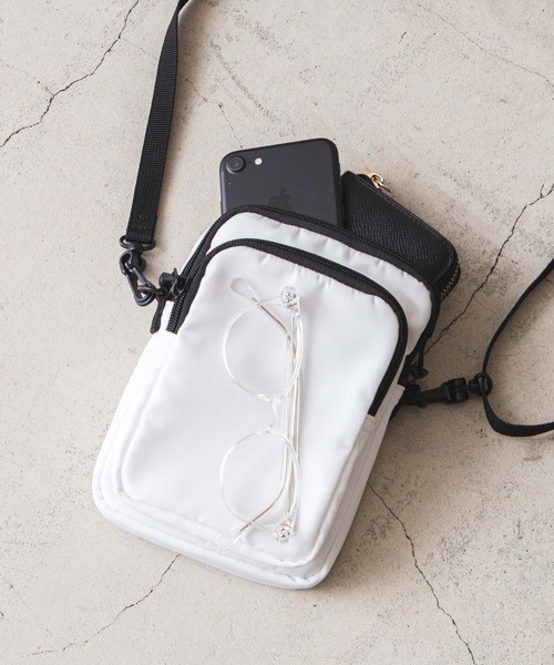 WEGO（ウィゴー）の「WEGO/ナイロンミニショルダー（ショルダーバッグ・メンズ・ホワイト/ブラック/ロイヤルブルー・FREE）」の5枚目の写真