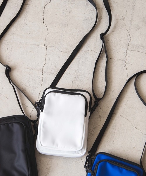 WEGO（ウィゴー）の「WEGO/ナイロンミニショルダー（ショルダーバッグ・メンズ・ホワイト/ブラック/ロイヤルブルー・FREE）」の21枚目の写真