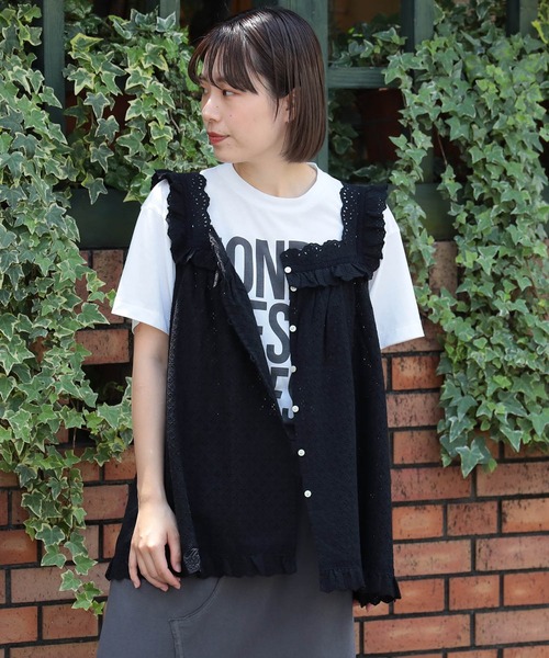 BEAMS BOY（ビームスボーイ）の「BEAMS BOY / カットワーク ノースリーブ ブラウス（タンクトップ・レディース・ホワイト/ブラック・FREE）」の5枚目の写真