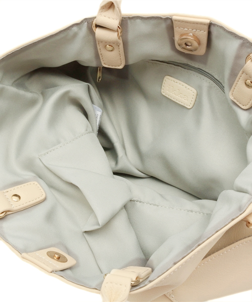 ikka（イッカ）の「合皮Wポケットトート&ショルダーBAG（ショルダーバッグ・レディース・オフホワイト/イエロー/ネイビー/オレンジ・FREE）」の13枚目の写真