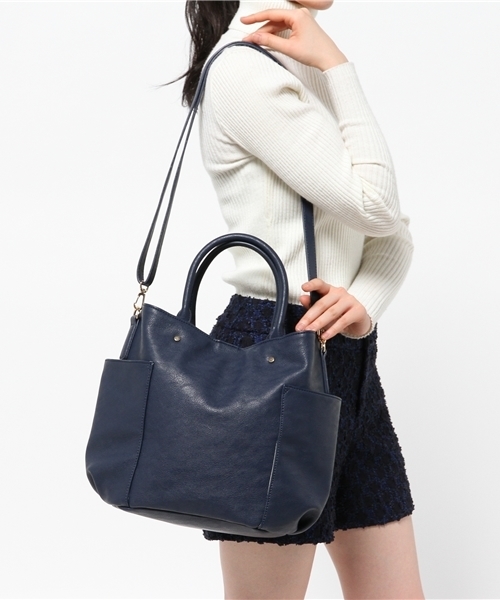 ikka（イッカ）の「合皮Wポケットトート&ショルダーBAG（ショルダーバッグ・レディース・オフホワイト/イエロー/ネイビー/オレンジ・FREE）」の15枚目の写真