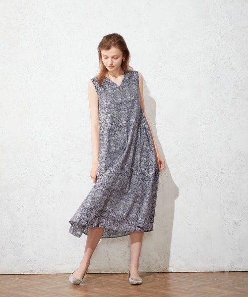 LE SOUK HOLIDAY(ルスークホリデー)の「リバティプリントワンピース(ワンピース・レディース・ネイビー・M/L)」の1枚目の写真