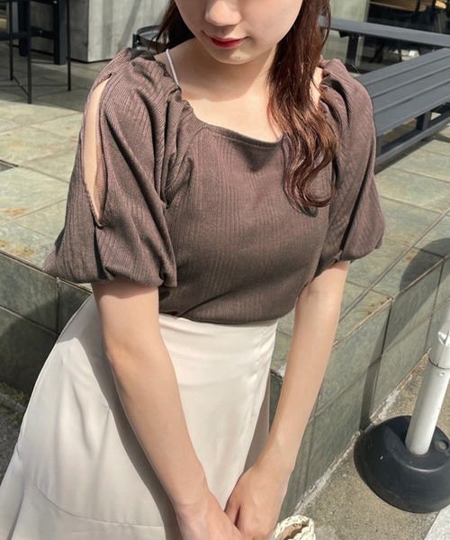 one after another NICE CLAUP（ワンアフターアナザーナイスクラップ）の「着回し優秀　バルーンテレコトップス（Tシャツ/カットソー・レディース・ブラック/ブラウン/オフホワイト/モカ・FREE）」の2枚目の写真