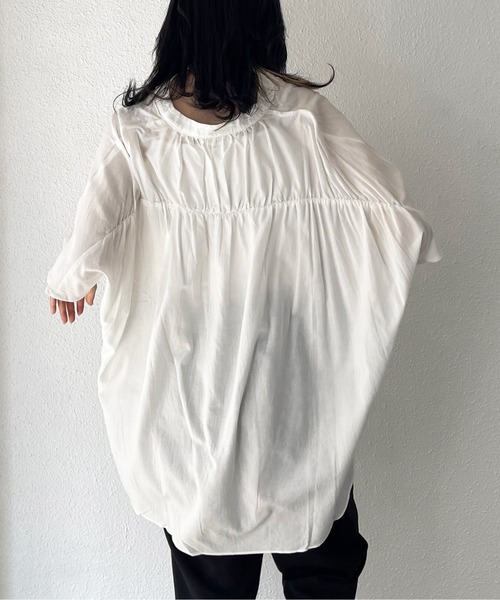Shelly island（シェリーアイランド）の「バックギャザービッグシャツ（シャツ/ブラウス・レディース・ホワイト・FREE/M）」の4枚目の写真