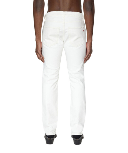 DIESEL（ディーゼル）の「メンズ 22FW デニムパンツ ホワイト スリムフィット（デニムパンツ・メンズ・ホワイト・26inch/28inch/31inch/32inch/33inch/27inch/36inch/34inch/30inch/29inch/38inch）」の2枚目の写真