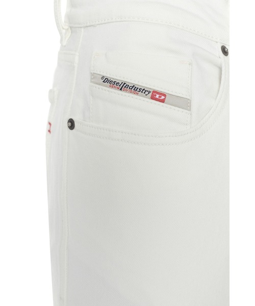 DIESEL（ディーゼル）の「メンズ 22FW デニムパンツ ホワイト スリムフィット（デニムパンツ・メンズ・ホワイト・26inch/28inch/31inch/32inch/33inch/27inch/36inch/34inch/30inch/29inch/38inch）」の5枚目の写真