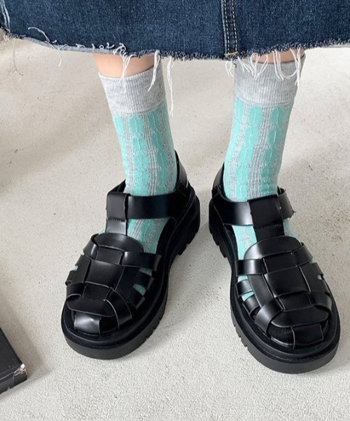 MANGROVE(マングローブ)の「トラックソールグルカサンダル(サンダル・レディース・ホワイト/ブラック・MEDIUM/LARGE/SMALL)」の3枚目の写真