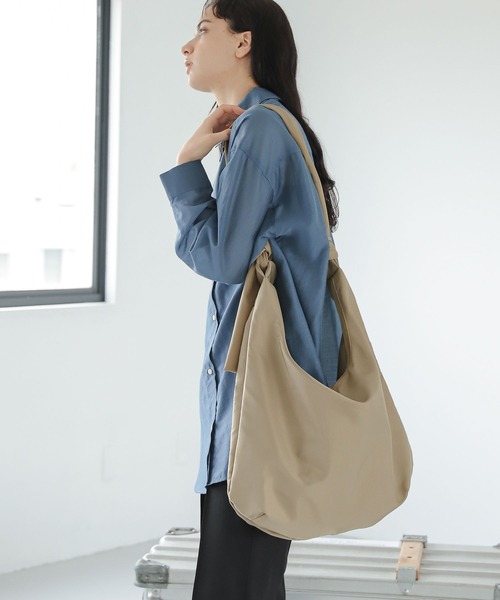 LAKOLE(ラコレ)の「ノットパデットショルダーバッグ / 344264(ショルダーバッグ・レディース・ブラック/ベージュ/アイボリー・FREE)」の3枚目の写真