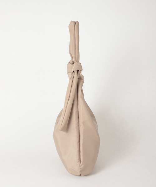 LAKOLE(ラコレ)の「ノットパデットショルダーバッグ / 344264(ショルダーバッグ・レディース・ブラック/ベージュ/アイボリー・FREE)」の11枚目の写真