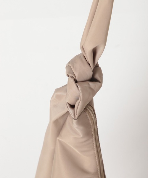 LAKOLE(ラコレ)の「ノットパデットショルダーバッグ / 344264(ショルダーバッグ・レディース・ブラック/ベージュ/アイボリー・FREE)」の14枚目の写真