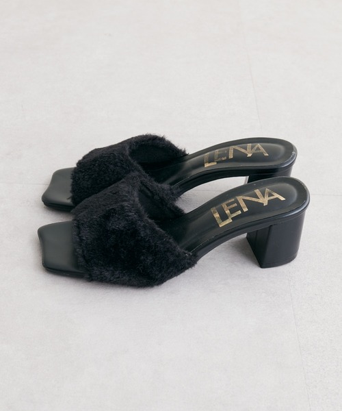 natural couture（ナチュラルクチュール）の「2022AWアイテム/今季注目の主役級アイテム ファーヒールサンダル（サンダル・レディース・ブラック/ベージュ・MEDIUM/LARGE/X-LARGE/SMALL）」の4枚目の写真