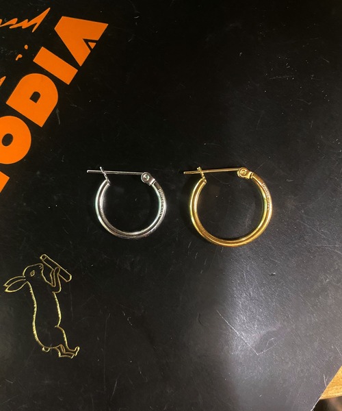 Pledge(プレッジ)の「【76】【Pledge(プレッジ)】MINIフープ ピアス(ペア)(ピアス(両耳用)・レディース・ブラック/ゴールド/シルバー・FREE)」の6枚目の写真