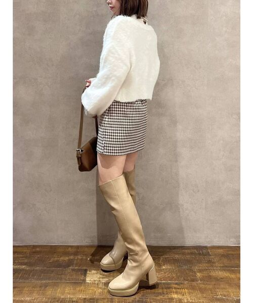 dazzlin（ダズリン）の「ニーハイロングブーツ（ブーツ・レディース・ベージュ/ブラック・MEDIUM/LARGE）」の13枚目の写真