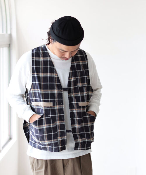 B:MING by BEAMS(ビーミングバイビームス)の「NAPRON × B:MING by BEAMS / 別注 ベスト エプロン(エプロン・メンズ・ブラウン/ネイビー・FREE)」の2枚目の写真