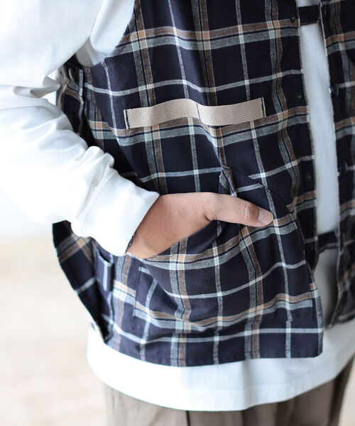 B:MING by BEAMS(ビーミングバイビームス)の「NAPRON × B:MING by BEAMS / 別注 ベスト エプロン(エプロン・メンズ・ブラウン/ネイビー・FREE)」の16枚目の写真