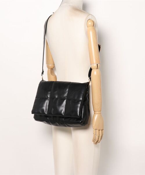IO(イオ)(イオ)の「IO select / フェイクレザーキルティングショルダーパデッドバッグ(ショルダーバッグ・レディース・ホワイト/キャメル/ブラック・ONESIZE)」の10枚目の写真