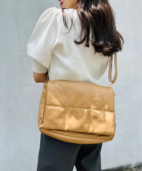 IO(イオ)(イオ)の「IO select / フェイクレザーキルティングショルダーパデッドバッグ(ショルダーバッグ・レディース・ホワイト/キャメル/ブラック・ONESIZE)」の14枚目の写真