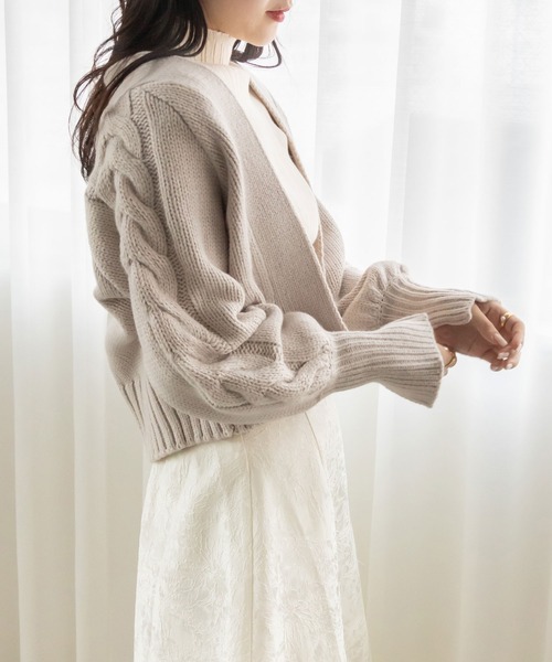 RANDA（ランダ）の「袖ケーブル編みニットボレロ（ニット/セーター・レディース・ブルー/グレー/ホワイト・FREE）」の2枚目の写真