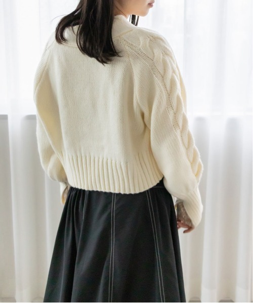 RANDA（ランダ）の「袖ケーブル編みニットボレロ（ニット/セーター・レディース・ブルー/グレー/ホワイト・FREE）」の5枚目の写真