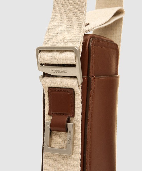 JACQUEMUS（ジャックムス）の「LE CUERDA VERTI LE CUERDA VERTICAL（ショルダーバッグ・レディース・ブラウン・OS）」の2枚目の写真