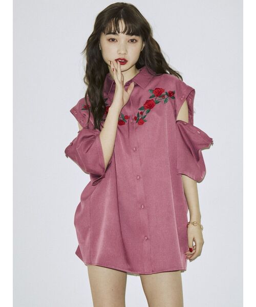 jouetie（ジュエティ）の「オープンショルダーエンブロイダリーシャツ（シャツ/ブラウス・レディース・ブラック/ピンク/アイボリー・MEDIUM）」の3枚目の写真