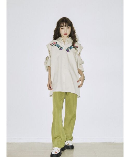 jouetie（ジュエティ）の「オープンショルダーエンブロイダリーシャツ（シャツ/ブラウス・レディース・ブラック/ピンク/アイボリー・MEDIUM）」の6枚目の写真