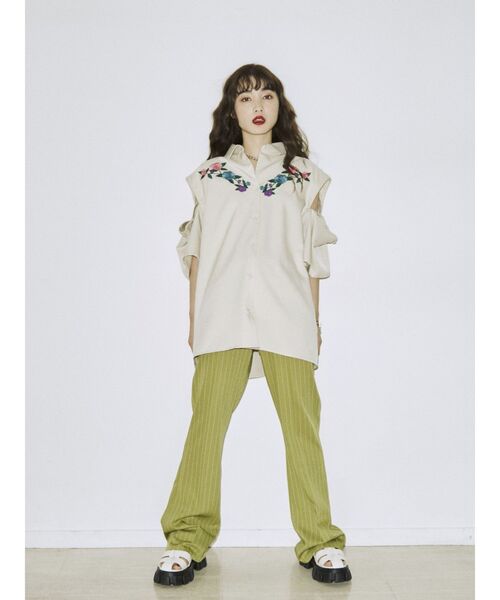 jouetie（ジュエティ）の「オープンショルダーエンブロイダリーシャツ（シャツ/ブラウス・レディース・ブラック/ピンク/アイボリー・MEDIUM）」の7枚目の写真