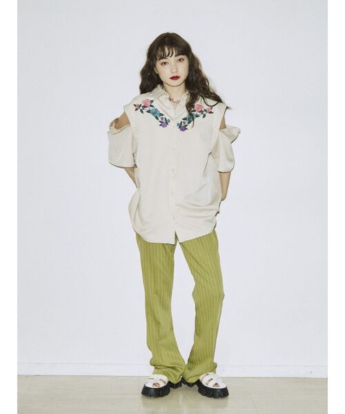 jouetie（ジュエティ）の「オープンショルダーエンブロイダリーシャツ（シャツ/ブラウス・レディース・ブラック/ピンク/アイボリー・MEDIUM）」の9枚目の写真