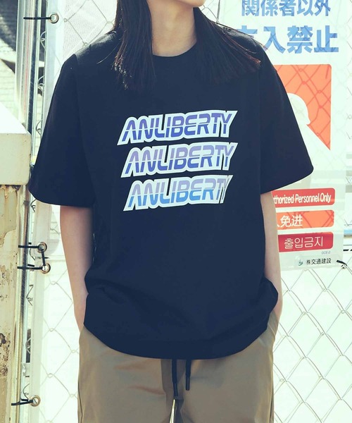 ANLIBERTY ANAP(アンリバティアナップ)の「cvcロゴプリントTシャツ【ユニセックス】(Tシャツ/カットソー・レディース・イエロー/ブラック/ダークグレー・S/M)」の1枚目の写真
