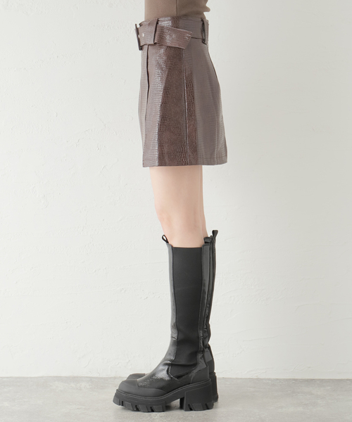 GHOSPELL(ゴスペル)の「【GHOSPELL/ゴスペル】 Aila Faux Leather Mini Skirt:スカート(スカート・レディース・ブラウン・X-SMALL/SMALL)」の4枚目の写真
