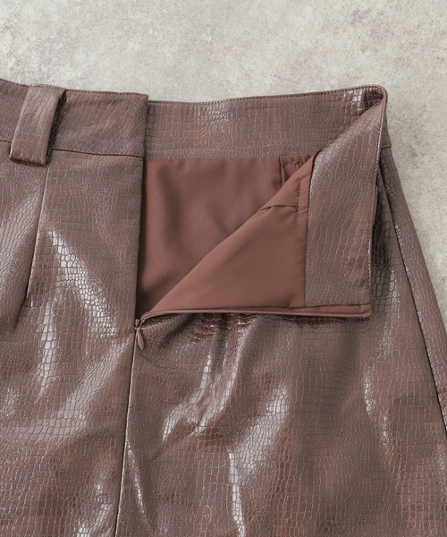 GHOSPELL(ゴスペル)の「【GHOSPELL/ゴスペル】 Aila Faux Leather Mini Skirt:スカート(スカート・レディース・ブラウン・X-SMALL/SMALL)」の5枚目の写真