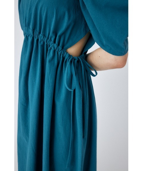 MOUSSY（マウジー）の「TUCK VOLUME SLEEVE ドレス（ワンピース・レディース・ブラック/グリーン/ホワイト・2/1）」の9枚目の写真