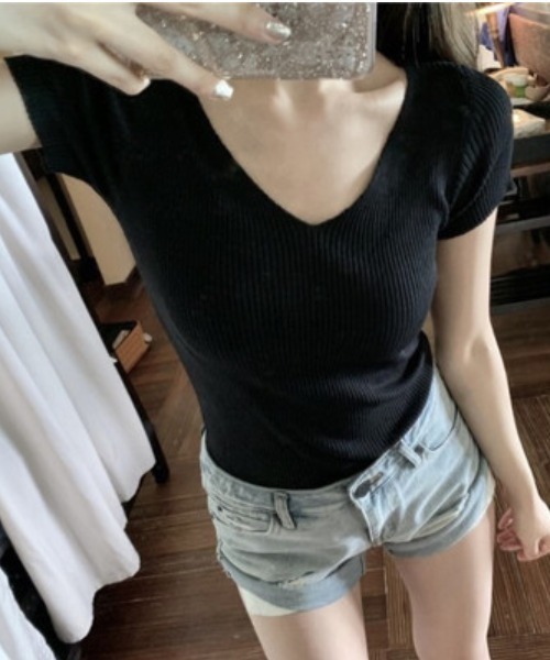 ARCHIVER（アーカイバ）の「【Bl】 [IZU] Vネックニットソー（Tシャツ/カットソー・レディース・グリーン/モカ/ホワイト/ブラック/オレンジ/ブルー/ピンク・FREE）」の9枚目の写真