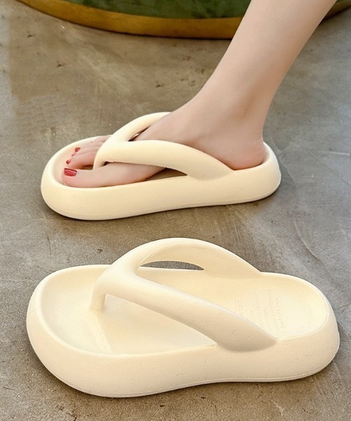 Ritzy（リッツィー）の「厚底ボリュームトングサンダル（サンダル・レディース・ホワイト/ブラック・23/23.5/24）」の2枚目の写真