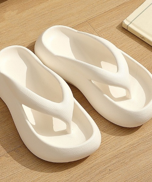 Ritzy（リッツィー）の「厚底ボリュームトングサンダル（サンダル・レディース・ホワイト/ブラック・23/23.5/24）」の4枚目の写真