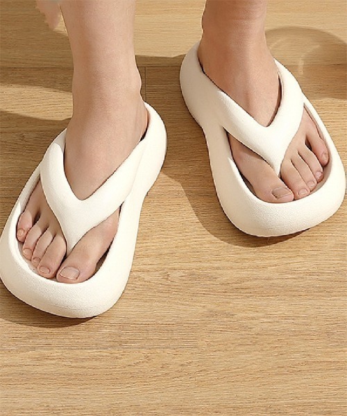 Ritzy（リッツィー）の「厚底ボリュームトングサンダル（サンダル・レディース・ホワイト/ブラック・23/23.5/24）」の3枚目の写真