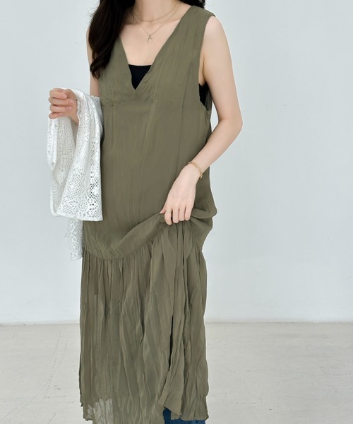 ECLIN(エクラン)の「ワッシャーキャミソールワンピース(ワンピース・レディース・カーキ/ホワイト/ブラック・M/L)」の18枚目の写真