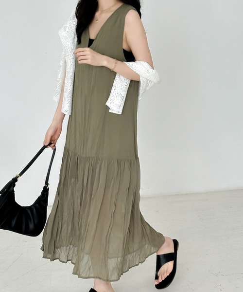 ECLIN(エクラン)の「ワッシャーキャミソールワンピース(ワンピース・レディース・カーキ/ホワイト/ブラック・M/L)」の15枚目の写真