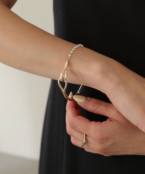 cheriella（シェリエラ）の「【cheriella】パール×メタルブレスレット（ブレスレット・レディース・ゴールド/シルバー・FREE）」の6枚目の写真