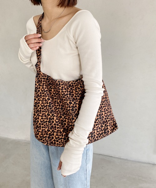 MYMOOD.（マイムード）の「【A4サイズ収納可】2WAYノットハンドル レオパードトートバッグ（トートバッグ・レディース・アイボリー/ブラウン・FREE）」の2枚目の写真