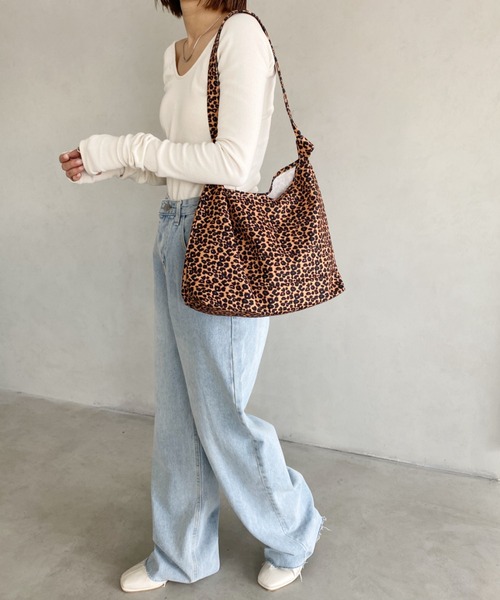 MYMOOD.（マイムード）の「【A4サイズ収納可】2WAYノットハンドル レオパードトートバッグ（トートバッグ・レディース・アイボリー/ブラウン・FREE）」の20枚目の写真
