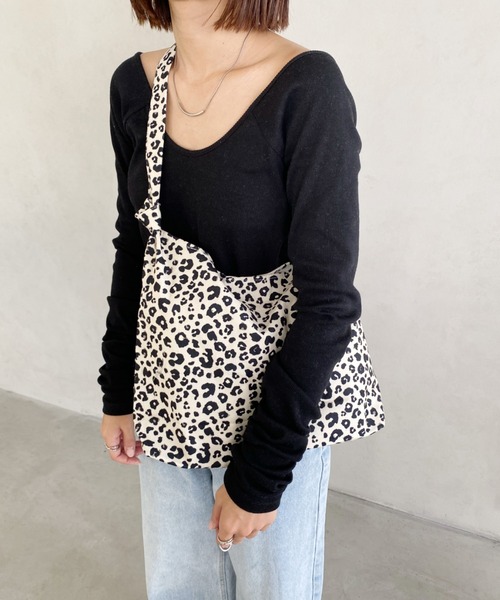 MYMOOD.（マイムード）の「【A4サイズ収納可】2WAYノットハンドル レオパードトートバッグ（トートバッグ・レディース・アイボリー/ブラウン・FREE）」の12枚目の写真