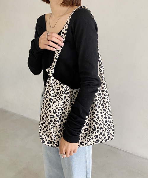 MYMOOD.（マイムード）の「【A4サイズ収納可】2WAYノットハンドル レオパードトートバッグ（トートバッグ・レディース・アイボリー/ブラウン・FREE）」の9枚目の写真